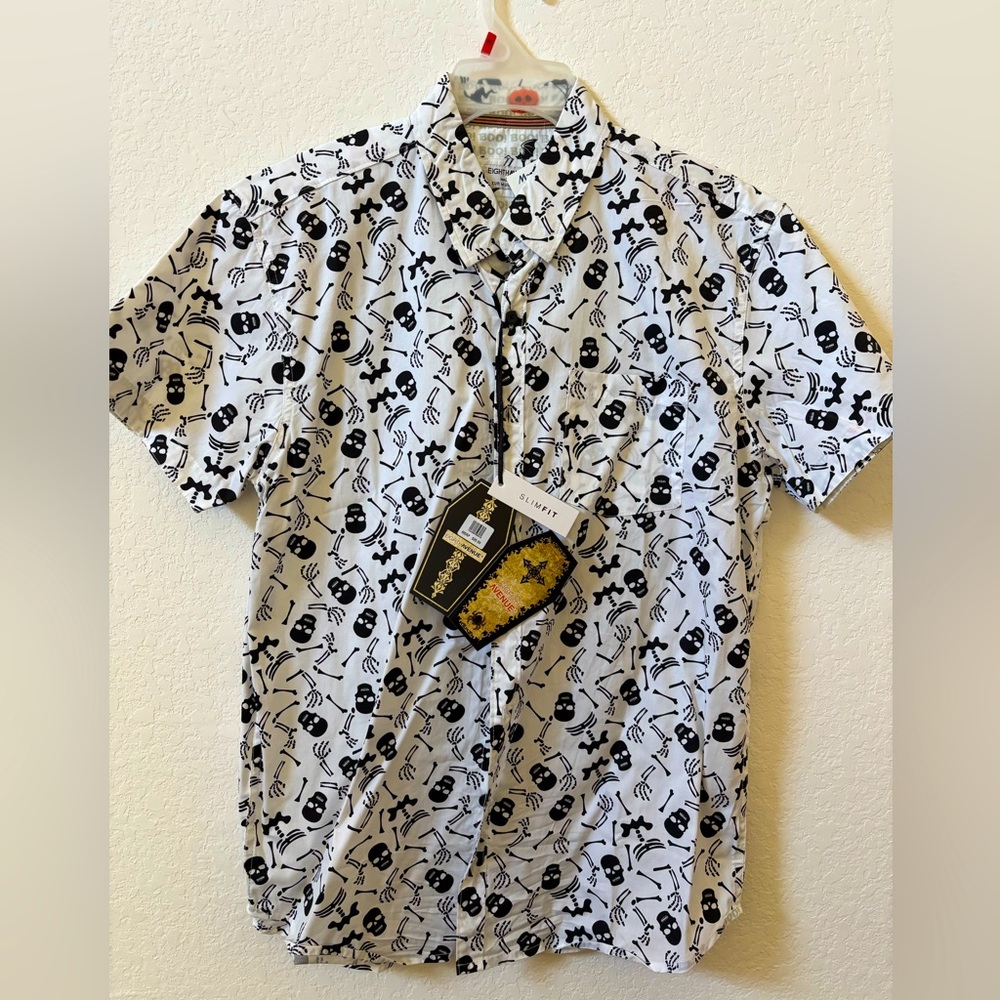 NWT Skull & Bones Short Sleeve Button Down Shirt Sz M